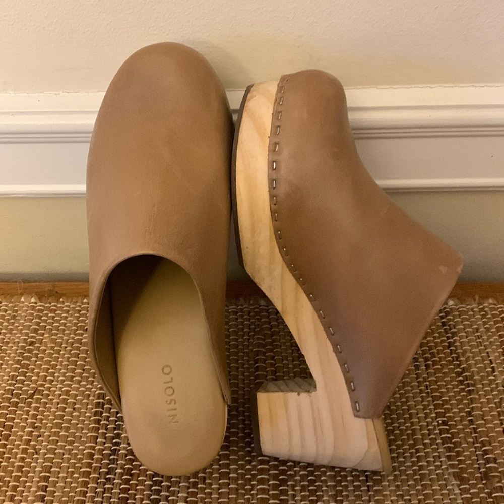 NISOLO All Day Heeled Clogs Size 8 Tan